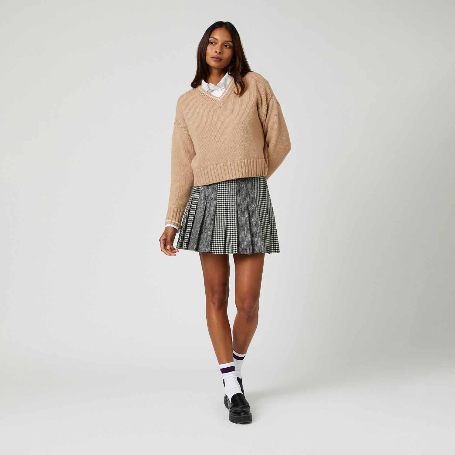 Women's Cashmere Callie V Neck Sweater Camel - Image 4