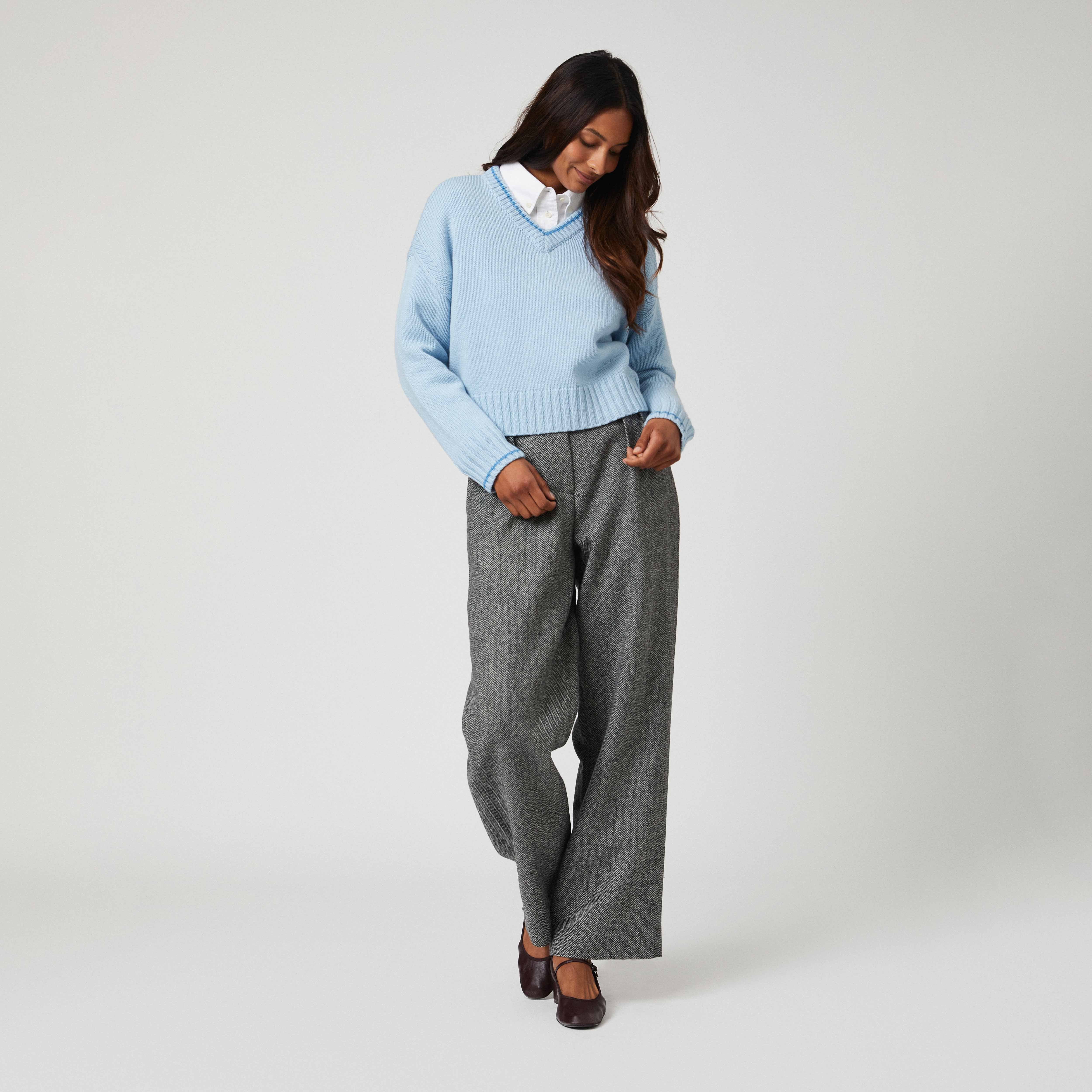 Women's Cashmere Callie V Neck Sweater Sky Blue - Image 4