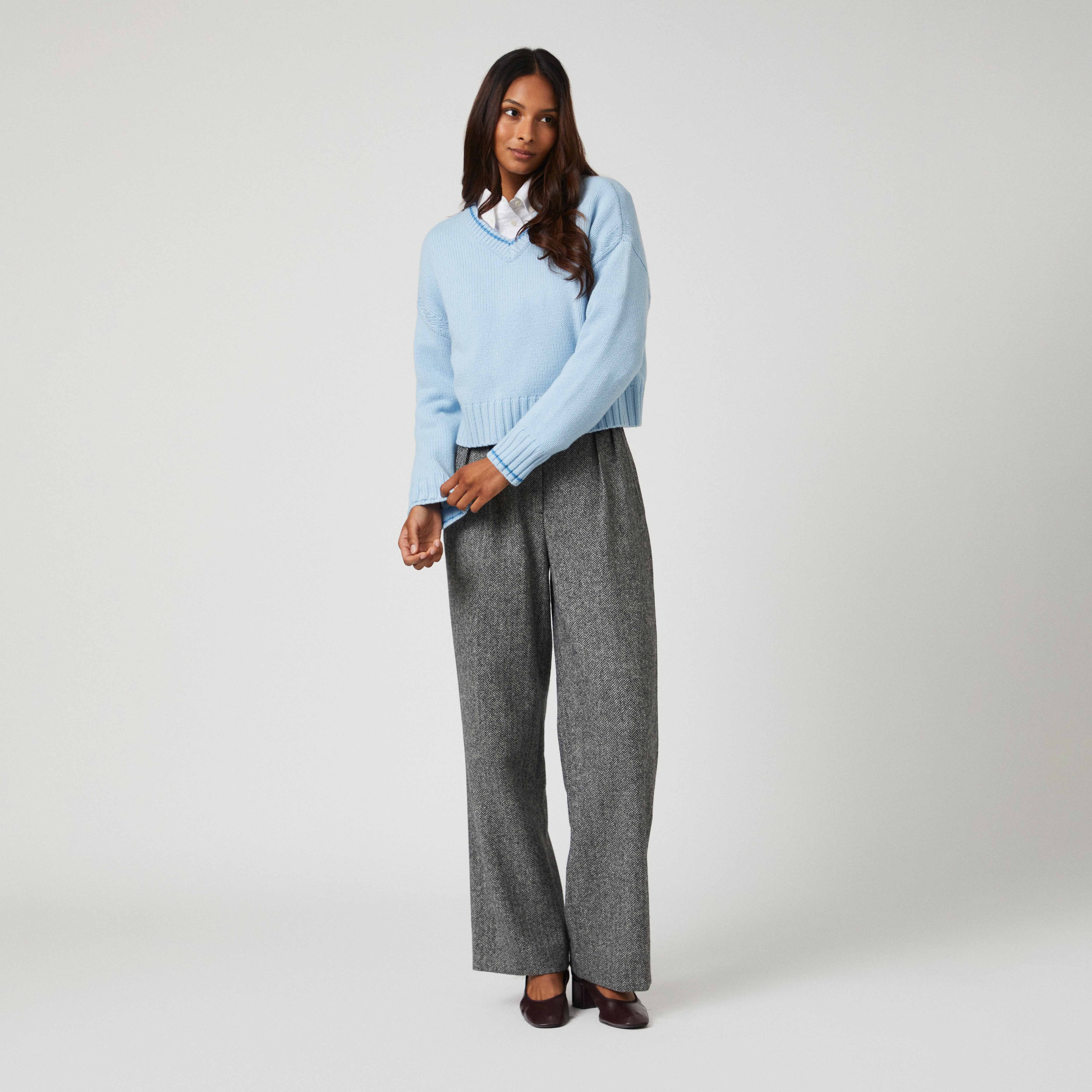 Women's Cashmere Callie V Neck Sweater Sky Blue - Image 5